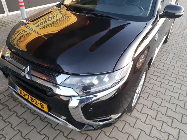 Mitsubishi OUTLANDER 2.4 PHEV Intense