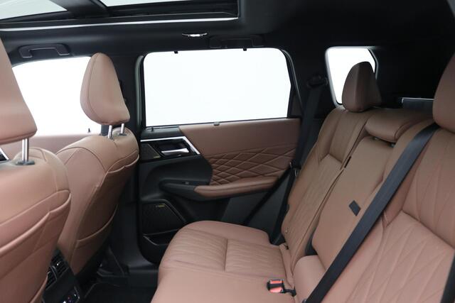 Mitsubishi OUTLANDER 2.4 PHEV Instyle+ / ¤6.000,- Voordeel Op Nieuwprijs / Prijs is rijklaar / Nieuw Model 2025 / Elektrische Range 86 KM WLTP / 1600KG Trekgewicht / 8 Jaar Fabrieksgarantie / Full Option /