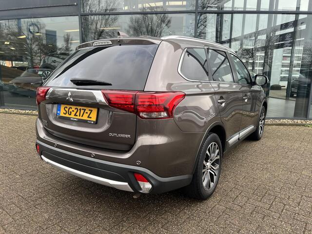 Mitsubishi OUTLANDER 2.0 Instyle | AUTOMAAT | TREKHAAK | 7 PERS | 1E EIGENAAR | LEDER | 360 CAMERA | VOORRUIT + STUUR & STOELVERWARMING | 1600kg TREKGEWICHT |