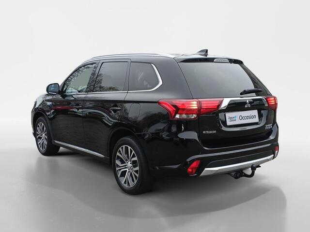 Mitsubishi OUTLANDER 2.0 PHEV Premium | LED | Stoel en stuurverwarming | Camera | LM Velgen | Trekhaak |