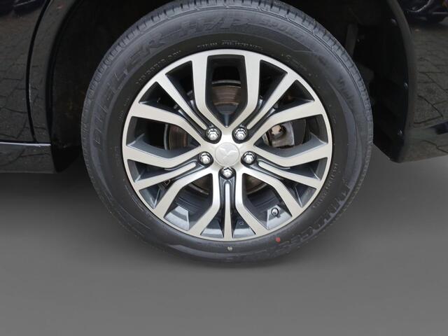 Mitsubishi OUTLANDER 2.0 PHEV Premium | LED | Stoel en stuurverwarming | Camera | LM Velgen | Trekhaak |