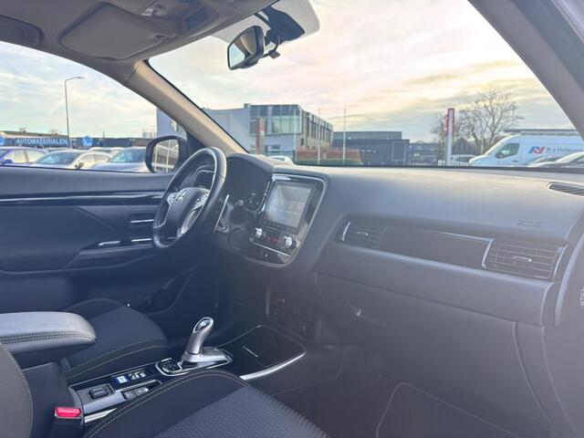 Mitsubishi OUTLANDER 2.4 PHEV Pure+ / Stoelverwarming! / S-AWC