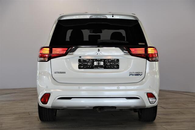 Mitsubishi OUTLANDER 2.4 PHEV Instyle | Schuif- opendak | Leer | Apple Carplay