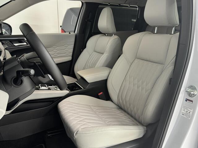 Mitsubishi OUTLANDER 2.4 PHEV Instyle | Navigatie | YAMAHA Audio | Panoramadak | Stoel + stuurverwarming | 360 Camera |