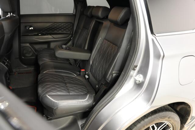 Mitsubishi OUTLANDER 2.4 PHEV Instyle | Schuif- opendak | Trekhaak | Stoelverwarming