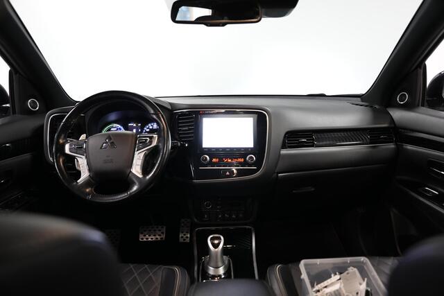 Mitsubishi OUTLANDER 2.4 PHEV Instyle | Schuif- opendak | Trekhaak | Stoelverwarming