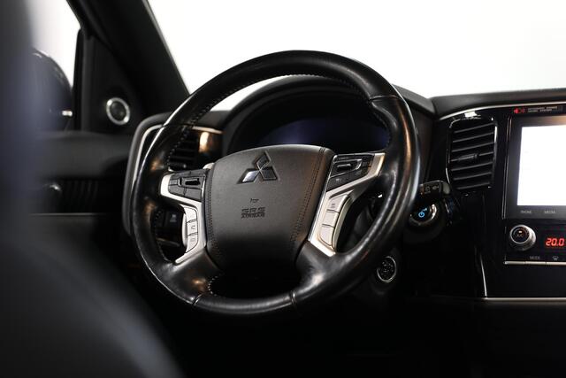 Mitsubishi OUTLANDER 2.4 PHEV Instyle | Schuif- opendak | Trekhaak | Stoelverwarming