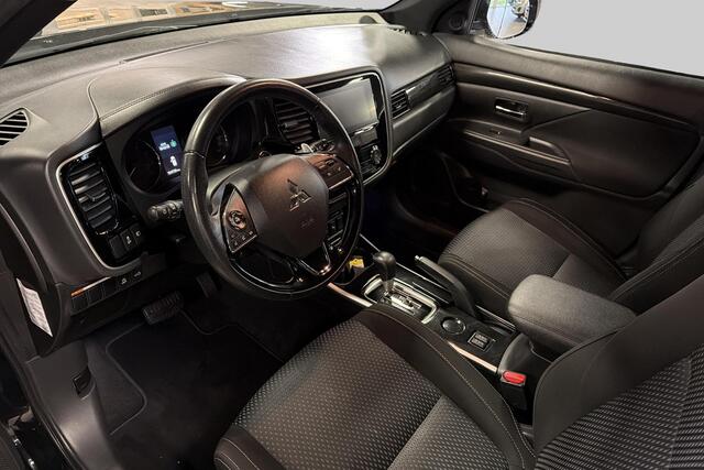 Mitsubishi OUTLANDER 2.0 Black edition Trekhaak,7persoon, 360 camera