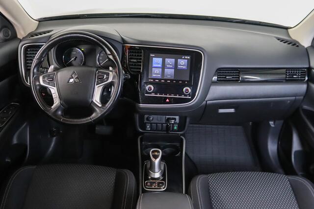 Mitsubishi OUTLANDER 2.4 PHEV Pure, LED, Trekhaak, Navigatie, Stoelverwarming, Apple CarPlay/Android Auto