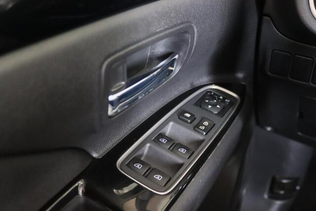 Mitsubishi OUTLANDER 2.4 PHEV Pure, LED, Trekhaak, Navigatie, Stoelverwarming, Apple CarPlay/Android Auto