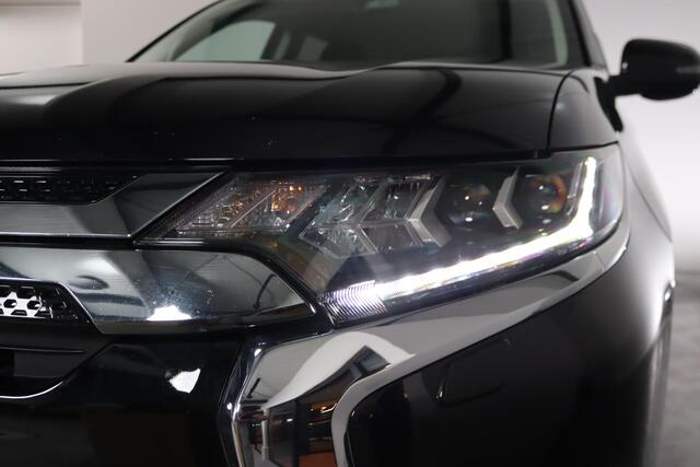 Mitsubishi OUTLANDER 2.4 PHEV Pure+ Trekhaak, Navigatie, Cruise Control, Stoelverwarming, Apple CarPlay/Android Auto