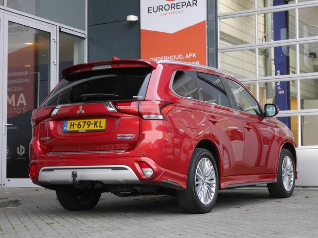 Mitsubishi OUTLANDER 2.4 PHEV Intense S | Stoelverwarming | Led verlichting | Plugin Hybrid | Cruise control | Climate control | Keyless entry en start | Regensensor