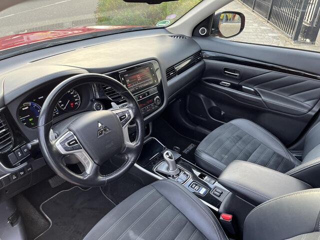 Mitsubishi OUTLANDER 2.4 PHEV Intense+
