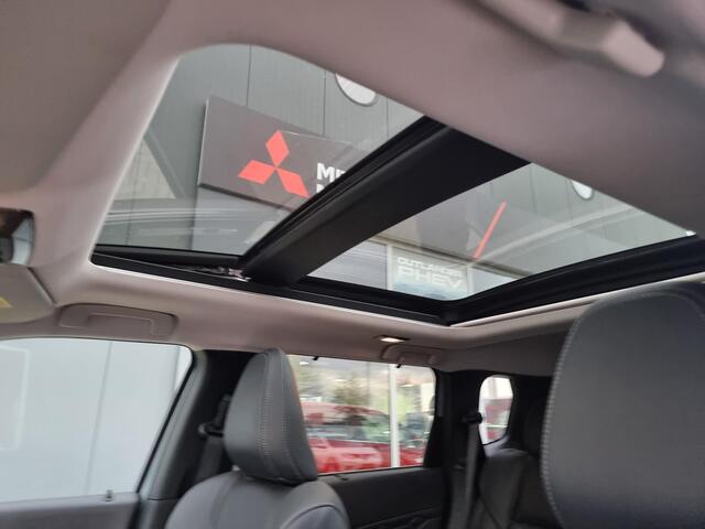 Mitsubishi OUTLANDER 2.4 PHEV Instyle | Trekhaak | Open dak | Elektrische Achterklep |
