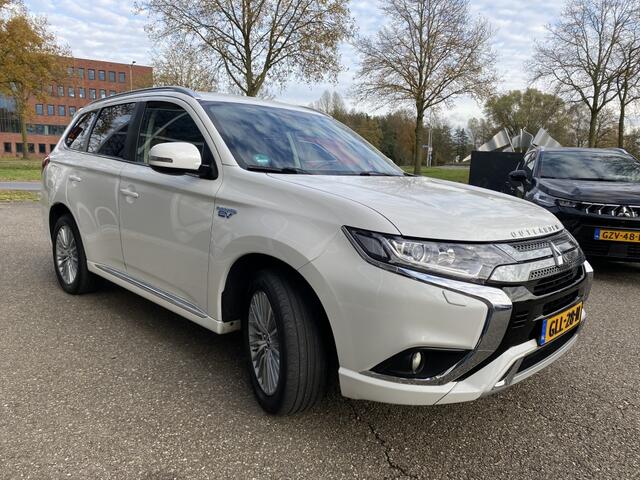 Mitsubishi OUTLANDER 2.4 PHEV Intense | Standkachel | Navigatie Android of Apple auto