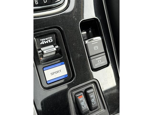 Mitsubishi OUTLANDER 2.4 PHEV Intense+ / Origineel Nederlands geleverd / Dealer onderhouden / 360 Camera / Navigatie / Apple CarPlay/Android Auto / Full LED / Schuif/Kanteldak / Dealer onderhouden / Stoel/-Stuurverwarming /