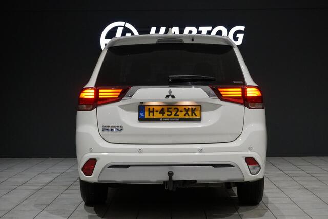 Mitsubishi OUTLANDER 2.4 PHEV Pure + TREKHAAK / CARPLAY / CAMERA / STOELVERWARMING /