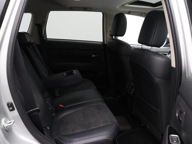 Mitsubishi OUTLANDER 2.4 PHEV Intense+ | Half leder | Stoelverwarming | panorama dak | Trekhaak |