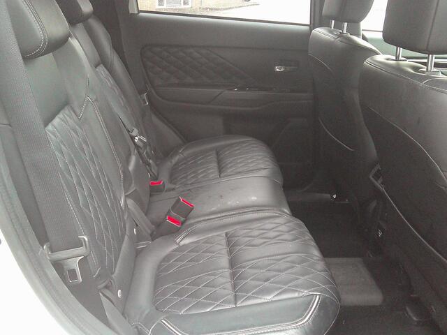 Mitsubishi OUTLANDER 2.4 PHEV Intense+ Automaat Staat in Hardenberg