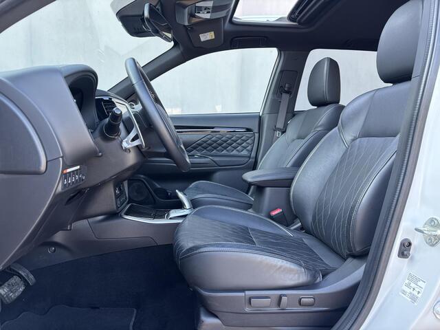 Mitsubishi OUTLANDER 2.4 PHEV Plug-in Instyle Automaat / Afn. Trekhaak / Garantie tot 9-2029 <160.000km / Adap Cruise / Dealer onderhouden / Panorama dak / 1500kg Trekgewicht / Rondomzicht Camera / Apple Carplay Android Auto / Allseason banden / Stuur & Stoelverwarming /