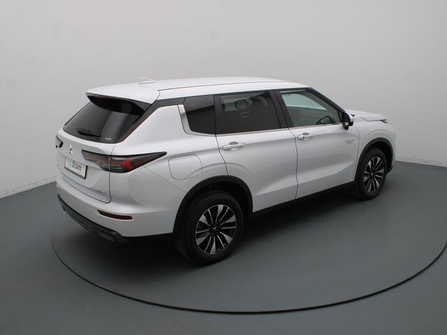 Mitsubishi OUTLANDER 2.4 PHEV Intense 306pk 360° Camera | Adapt. Cruise | Yamaha | Stoel-/stuurverw.