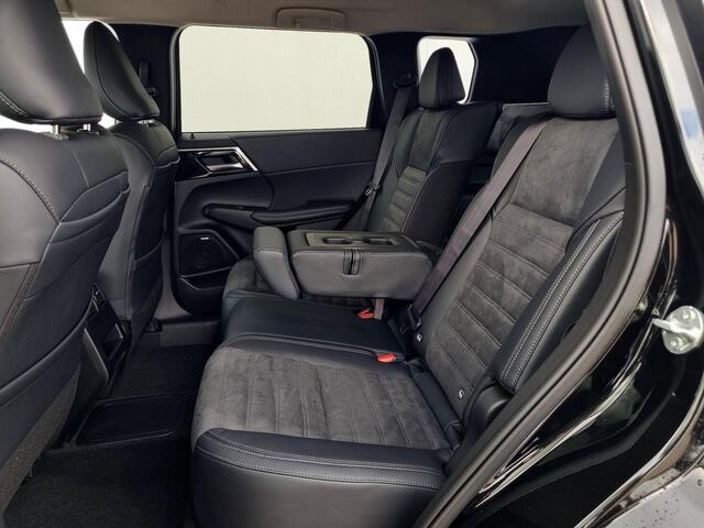 Mitsubishi OUTLANDER 2.4 PHEV First Edition / ¤6.000,- Voordeel Op Nieuwprijs / Elektrische Range 86 KM WLTP / 1600KG Trekgewicht / 8 Jaar Fabrieksgarantie