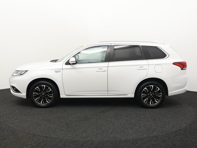 Mitsubishi OUTLANDER 2.0 PHEV Pure stuur en stoel-verw, airco, navi, aklep-autom, lane contr, cruisecont, half leer, arijcam, Apple Carplay/Android Auto, De Mitsubishi Outlander 2.0 PHEV Pure (2018, automaat) is een praktische en comfortabele plug-in hybride SUV die ideaal is