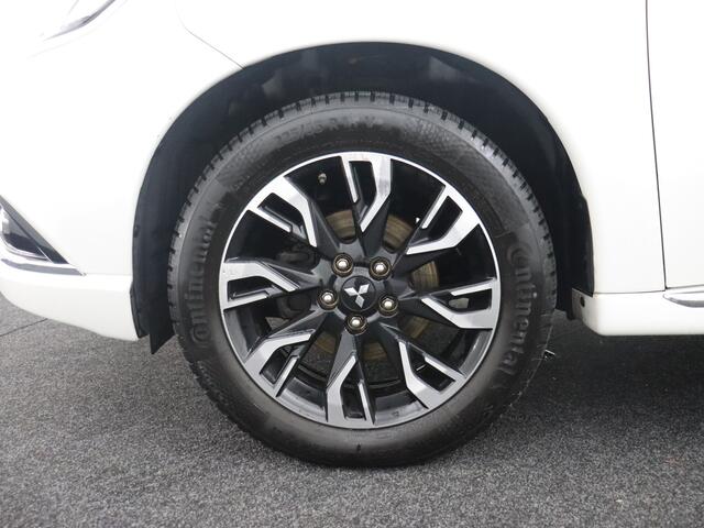 Mitsubishi OUTLANDER 2.0 PHEV Pure stuur en stoel-verw, airco, navi, aklep-autom, lane contr, cruisecont, half leer, arijcam, Apple Carplay/Android Auto, De Mitsubishi Outlander 2.0 PHEV Pure (2018, automaat) is een praktische en comfortabele plug-in hybride SUV die ideaal is