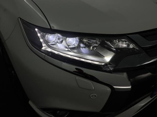 Mitsubishi OUTLANDER 2.0 PHEV Pure stuur en stoel-verw, airco, navi, aklep-autom, lane contr, cruisecont, half leer, arijcam, Apple Carplay/Android Auto, De Mitsubishi Outlander 2.0 PHEV Pure (2018, automaat) is een praktische en comfortabele plug-in hybride SUV die ideaal is