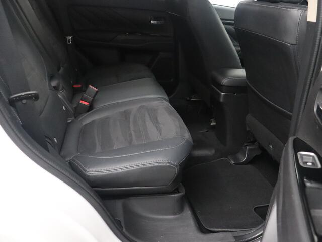 Mitsubishi OUTLANDER 2.0 PHEV Pure stuur en stoel-verw, airco, navi, aklep-autom, lane contr, cruisecont, half leer, arijcam, Apple Carplay/Android Auto, De Mitsubishi Outlander 2.0 PHEV Pure (2018, automaat) is een praktische en comfortabele plug-in hybride SUV die ideaal is