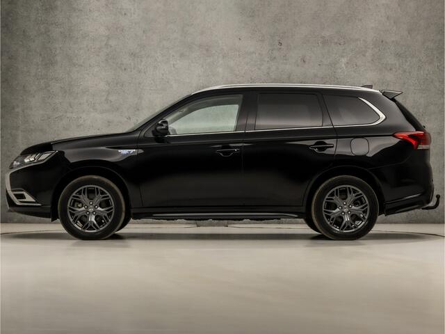 Mitsubishi OUTLANDER 2.4 PHEV Deluxe 225Pk Automaat (APPLE CARPLAY, CLIMATE, CAMERA, TREKHAAK, STOELVERWARMING, SPORTSTOELEN, KEYLESS, CRUISE, XENON, NIEUWSTAAT)