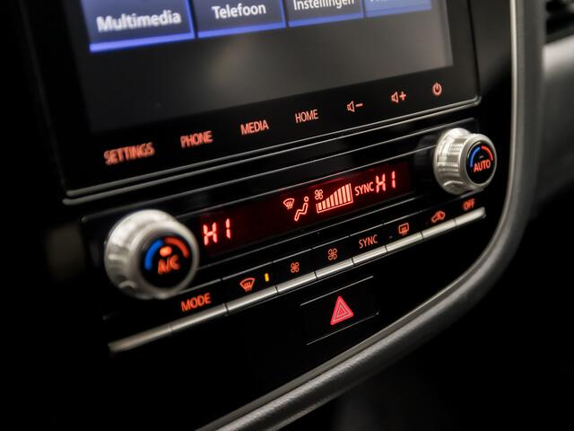 Mitsubishi OUTLANDER 2.4 PHEV Deluxe 225Pk Automaat (APPLE CARPLAY, CLIMATE, CAMERA, TREKHAAK, STOELVERWARMING, SPORTSTOELEN, KEYLESS, CRUISE, XENON, NIEUWSTAAT)