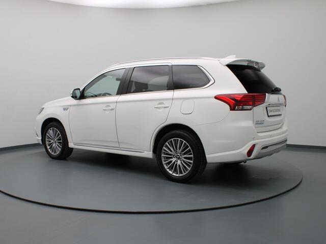 Mitsubishi OUTLANDER 2.4 PHEV Intense+ 225pk 360° Camera | Cruise | Parkeersens. v+a | Stoel-/stuurverw.