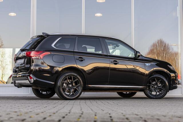 Mitsubishi OUTLANDER 2.0 PHEV Pure | Camera | Trekhaak | Stoelverw.