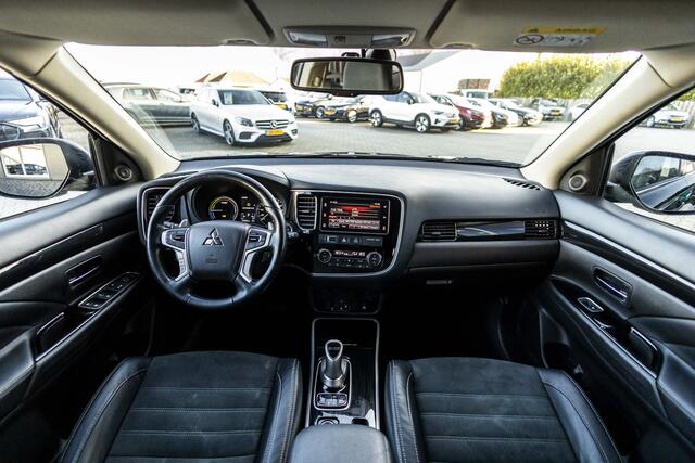 Mitsubishi OUTLANDER 2.0 PHEV Pure | Camera | Trekhaak | Stoelverw.