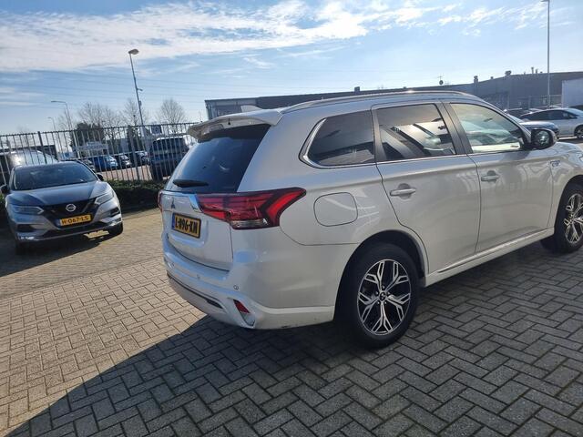 Mitsubishi OUTLANDER 2.4 PHEV Intense | Trekhaak | Applle CarPlay / Android Auto navigatie | Achteruitrijcamera |