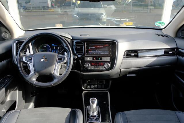Mitsubishi OUTLANDER 2.4 PHEV 224pk Aut. 4WD Intens | Navi | Climate | Camera | Keyless | Alcantara | Blind Spot