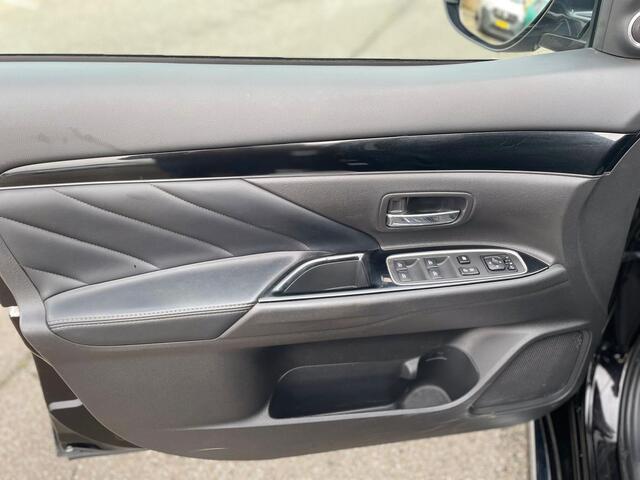 Mitsubishi OUTLANDER 2.4 PHEV Intense+