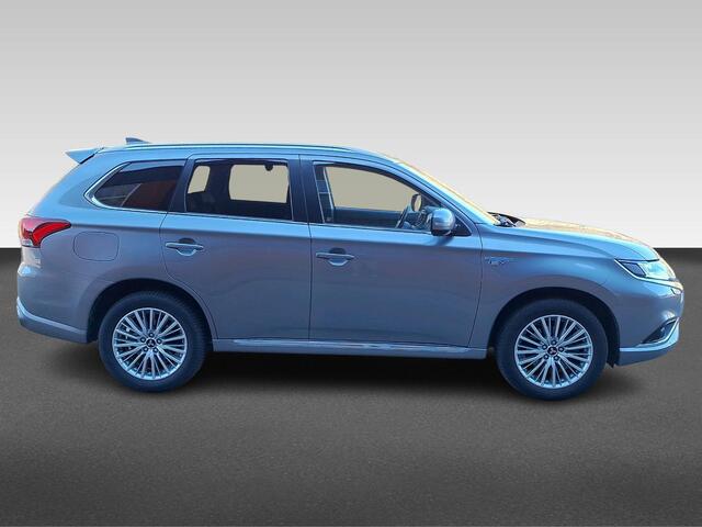 Mitsubishi OUTLANDER 2.4 PHEV Pure+