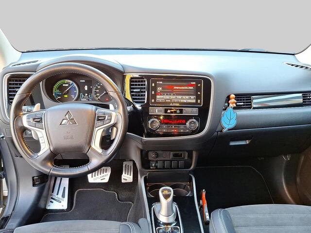 Mitsubishi OUTLANDER 2.4 PHEV Pure+