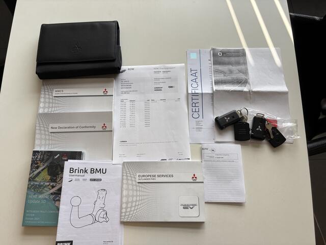 Mitsubishi OUTLANDER 2.0 PHEV Prestige, climate/cruise/navi,leder, trkehaak, schuifdak