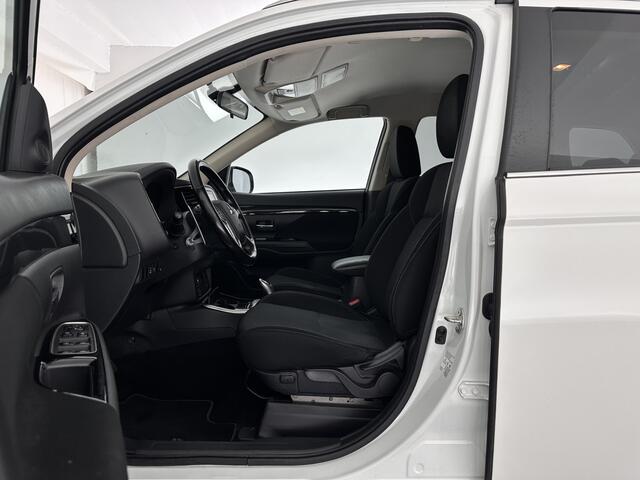 Mitsubishi OUTLANDER 2.4 PHEV Pure (INCL-BTW) *AUT | FULL-LED | KEYLESS | CAMERA | HEATED-COMFORTSEATS | ECC | SHIFTPADDLES | PDC | CRUISE | PRIVACY-GLASS | DAB | TOWBAR | 16''ALU*