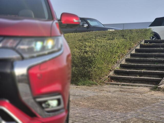 Mitsubishi OUTLANDER 2.4 PHEV Intense+