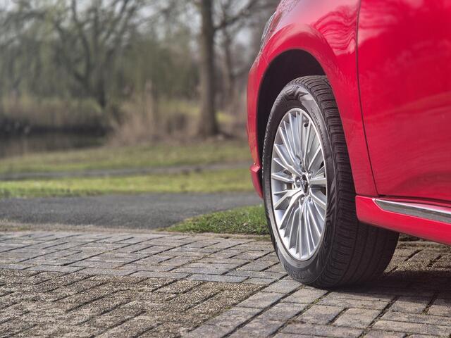 Mitsubishi OUTLANDER 2.4 PHEV Intense+