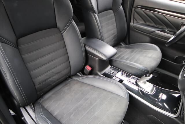 Mitsubishi OUTLANDER 2.4 PHEV Intense één van de allerlaatste uit deze serie Outlanders! Navigatie, stoelverwarming