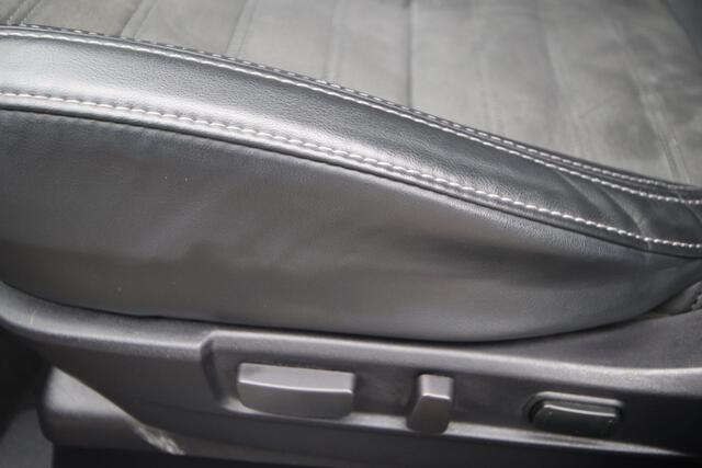 Mitsubishi OUTLANDER 2.4 PHEV Intense één van de allerlaatste uit deze serie Outlanders! Navigatie, stoelverwarming