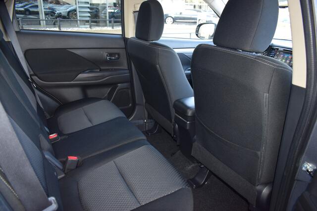 Mitsubishi OUTLANDER 2.0 Connect Pro Trekhaak | 360 Camera | Stoel+Stuurverwarming | Dealeronderhouden!