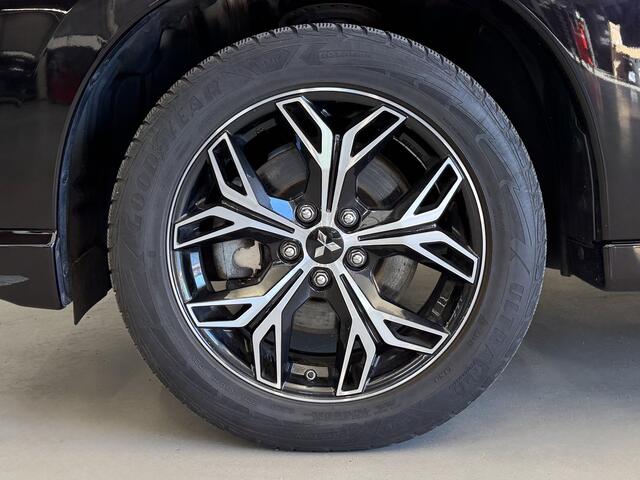 Mitsubishi OUTLANDER 2.4 PHEV Instyle | Adaptive Cruise | Leder | Schuifdak | Trekhaak