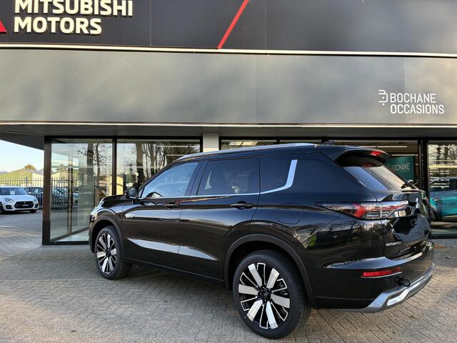 Mitsubishi OUTLANDER 2.4 PHEV Instyle Nieuw uit voorraad leverbaar | Verwarmbare stoelen voor- en achter | Lederen bekleding | Elektrisch panoramadak | 3 zone Climate Cotntrol | 8 jaar Fabrieksgarantie