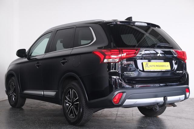Mitsubishi OUTLANDER 2.0 / CarPlay / Trekhaak / Cam / 4s Band